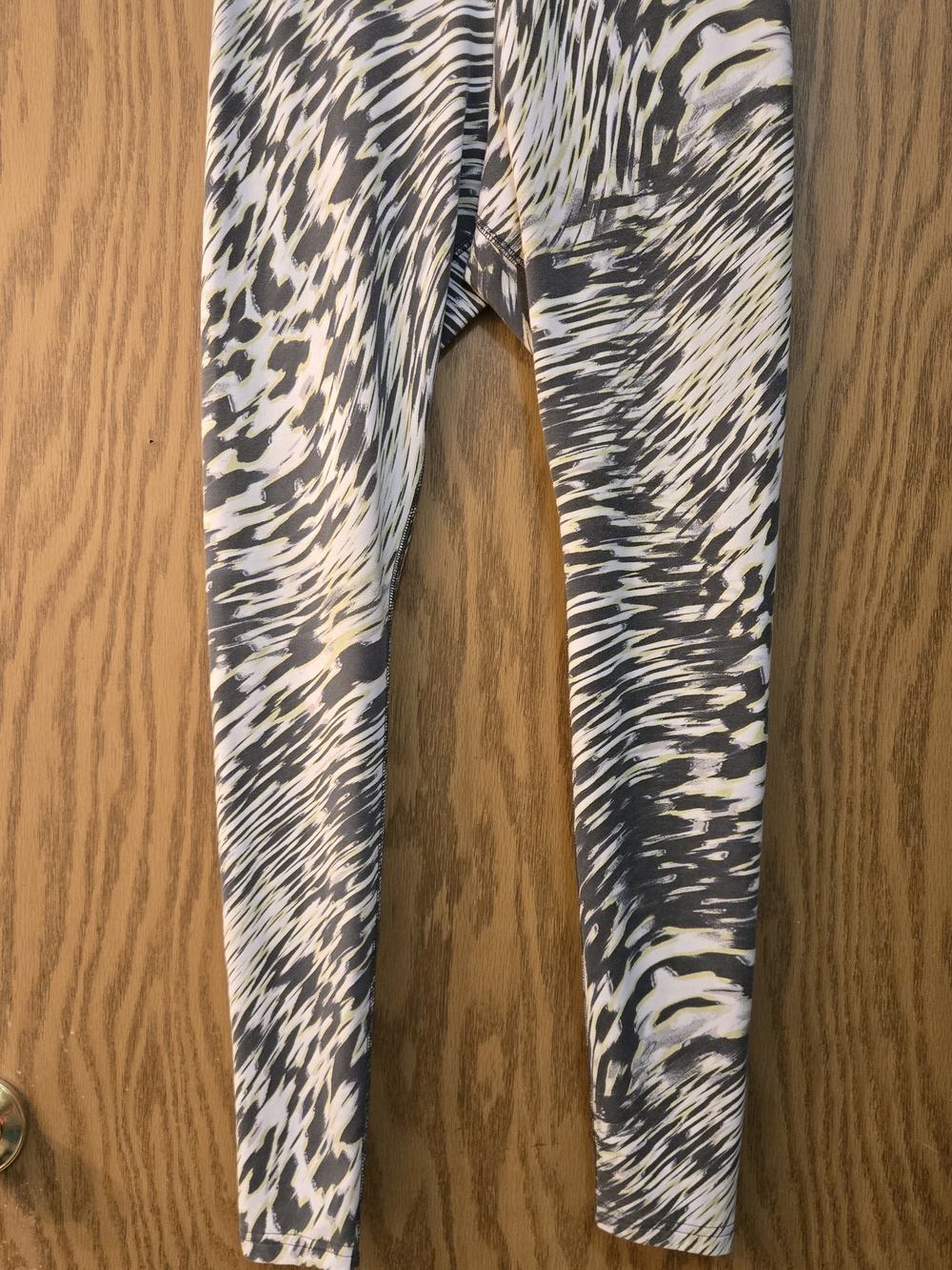 Ladies Printed Leggings - Gray & White Pattern